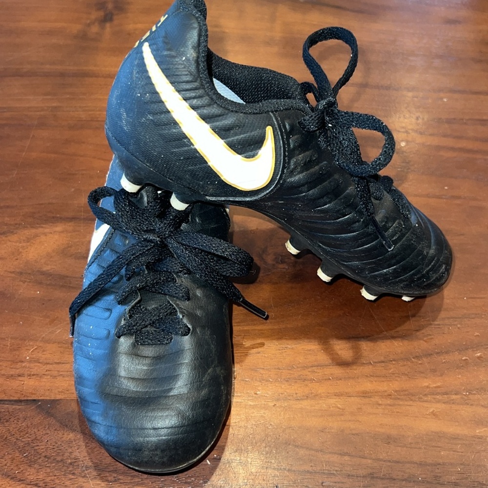 Nike Tiempo black youth soccer cleats | 11